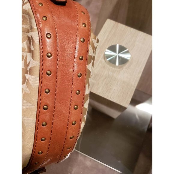 Michael Kors Classic Signature Small Hobo - Picture 6 of 11